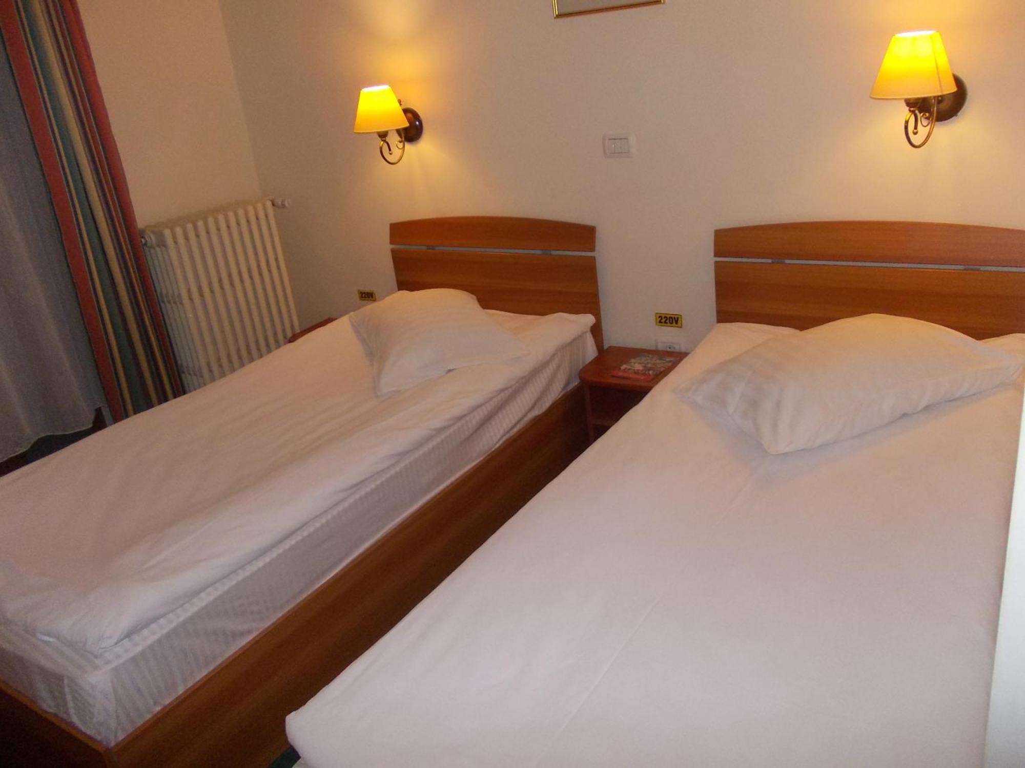 Hotel Bucegi Portile Regatului 페라울레스 객실 사진